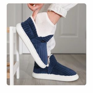 Blue Pluffi slippers - women’s 9/Mens 8